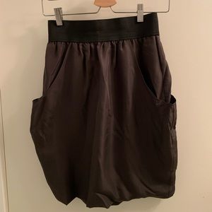 Aritzia 100% Silk Wilfred Pocket Skirt Size 4